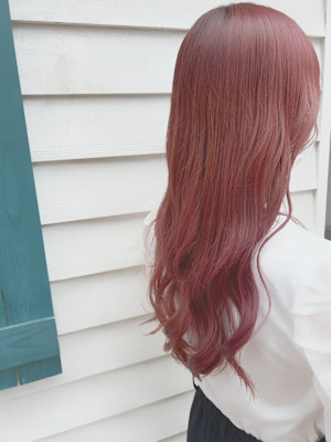 ピンクベージュ　コテ巻き