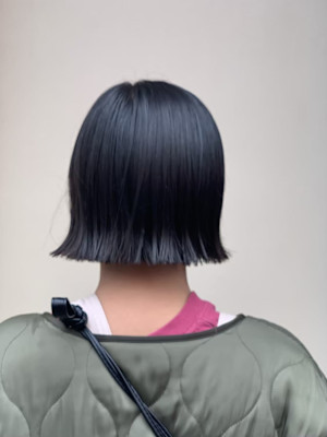 切りっぱなしボブ　外ハネ