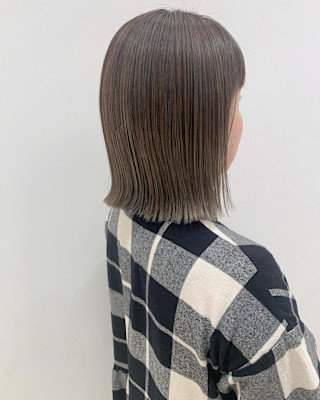 ハイライトカラー/グレーカラー/ボブスタイル