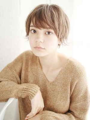 ふんわり外ハネショート