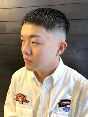 スキンフェード　イージーパーマ　クロップ　バーバー