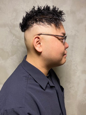 ツイストーマ　クロップ　モヒカン　スキンフェード