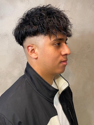 ツーブロックマッシュ　ツイスパ　スキンフェード