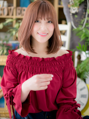 大人かわいいツヤ髪ピンクベージュ前下がり　ニュアンスカラー