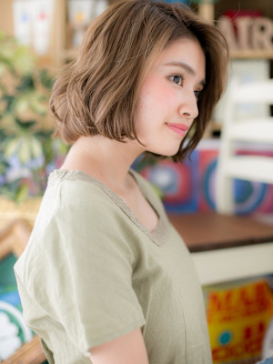 抜け感…外国人風ハイライトカラー小顔ボブ　斜めバング