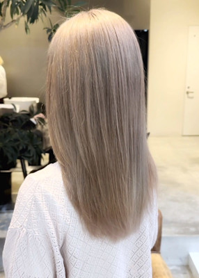 ブロンドヘア　外国人風　レイヤーカット ブリーチ 髪質改善