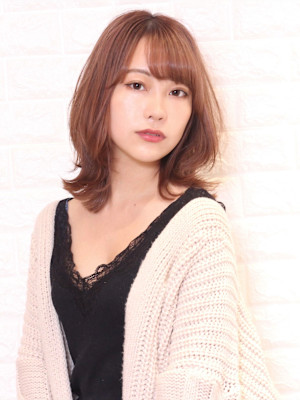 くびれひし形ボブ　ベージュカラー