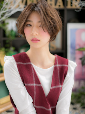 キレイめカジュアル前下がりセンターパート　斜めバング