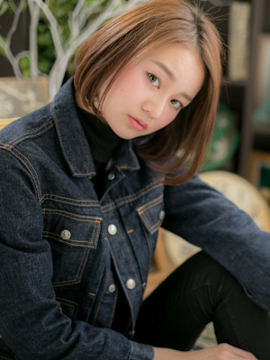 前下がりうる艶髪小顔ナチュラルストレート　シルキーベージュ