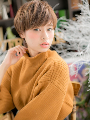 斜めバング外国人風カラー小顔ショートウルフ　ヘルシースタイル