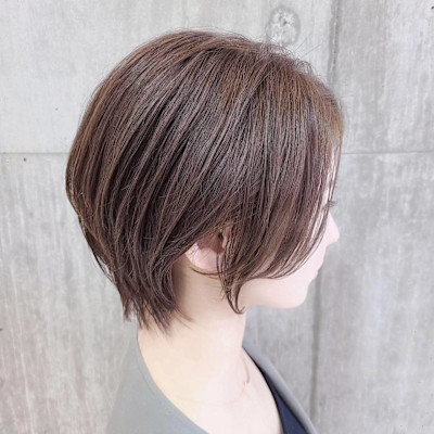 顔周りレイヤーで大人かわいいショートボブ