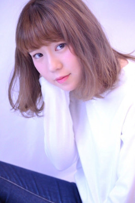 外ハネフェザーボブ