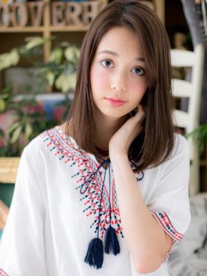 アシンメトリー艶カラー大人かわいい前下がり　アースカラー