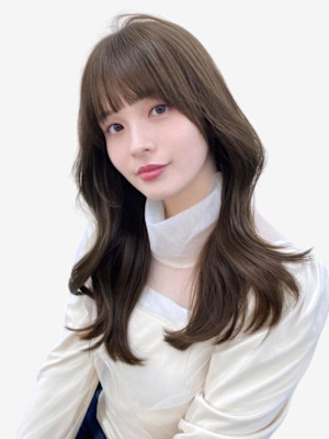 韓国風艶感グレージュシースルーバングミディアムヘア顔まわり