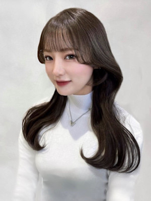 透明感グレージュカラーロングウルフレイヤー似合わせ