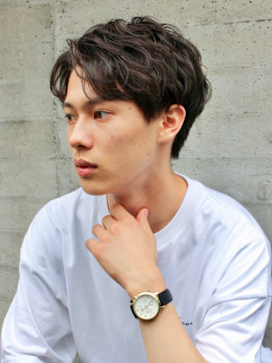 メンズスタイル/センターパート/刈り上げマッシュ