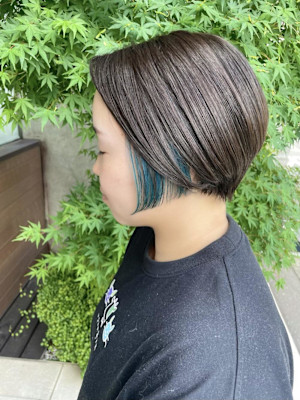 ターコイズブルーのイヤリングカラー