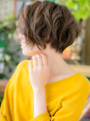 アンニュイ顔…前下がりくせ毛風エアリーボブ　ボブパーマ