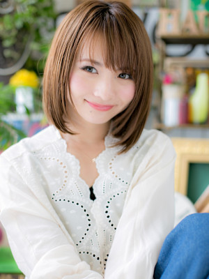 透け感斜めバング前下がりエアーストレート　カーキベージュ