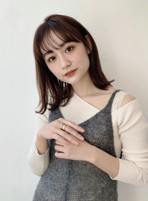 外ハネ鎖骨ミディ×シースルーバング　美髪　