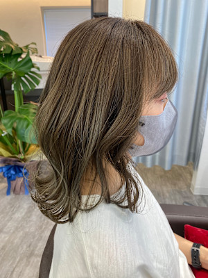 オリーブベージュ／明るめ／切りっぱなし／ハイライト履歴あり