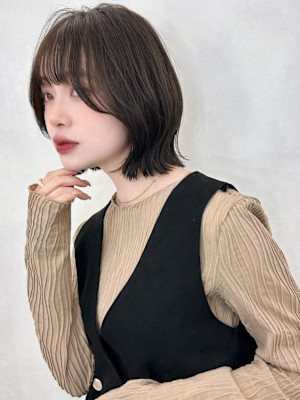 艶感グレージュ切りっぱなしボブ大人可愛い似合わせカット