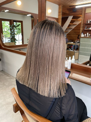 ストレートミディアム×バレイヤージュ