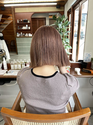 ボブ×暖色ベージュ