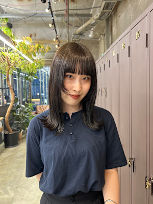 オリーブカラー×顔周りレイヤー