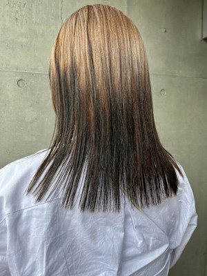 ホワイトベージュ　ホワイトカラー　抜きっぱなしブロンド