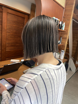 ミニボブ×ハイライトカラー