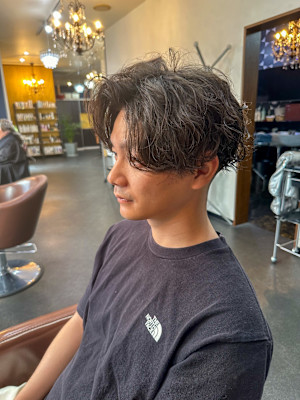 緩めツイスパ×センターパート