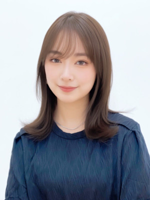 シースルーバング　外ハネ　ミディアム　透明感　ベージュカラー