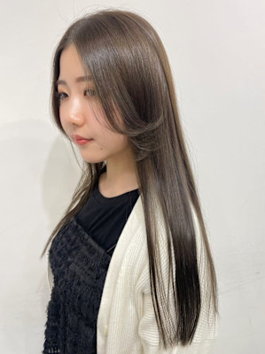 オリーブベージュ　艶髪ストレート　ロングヘア　顔周りレイヤー
