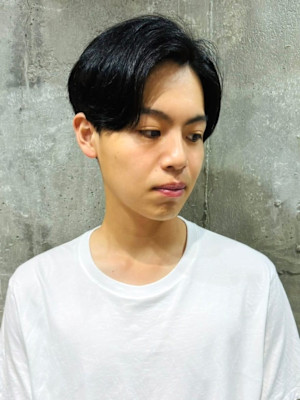 メンズショート　アップバング　黒髪　ツーブロック　爽やか