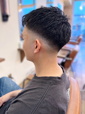 メンズショート　束感　黒髪　ツーブロック　ビジネスヘア　