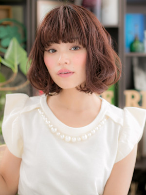 くせ毛風Aライン小顔濡れ髪切りっぱなしボブ　ニュアンスカラー