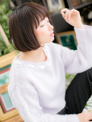 レトロ感が大人かわいい小顔前下がりミニボブ　アースカラー