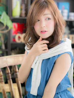 アシンメトリー小顔抜け感かき上げくびれヘア　シルキーベージュ