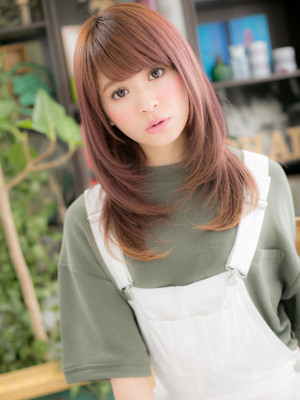 ピンクベージュ斜めバング小顔エアストレート　レイヤーロング