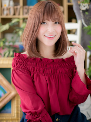 大人かわいいツヤ髪ピンクベージュ前下がり　ヘルシースタイル