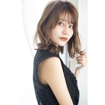 ワンカールのロブヘア&ブラウンベージュ