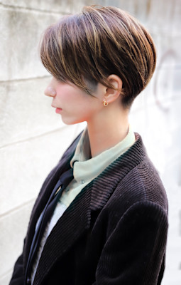 スーツ短髪ツーブロック束感モテる黒髪シークレットパーマ流行
