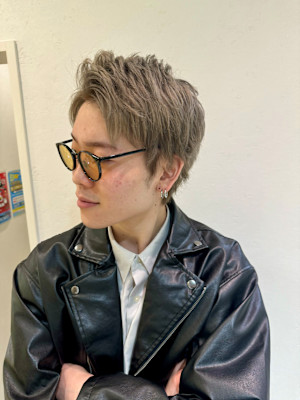 ダブルカラーで抜け感を