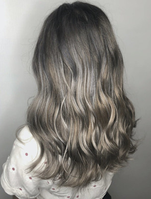 ハイライト×グレージュで大人っぽく