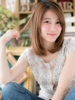 大人可愛いミルクティーカラー小顔ミニボブ　斜めバング