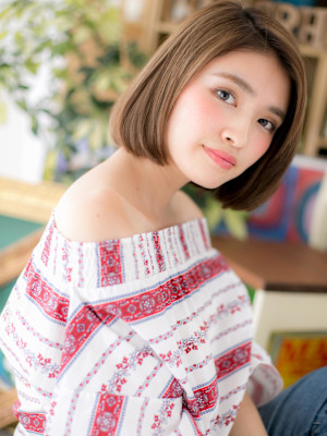 インナーカラー前下がり小顔切りっぱなしボブ　カーキベージュ