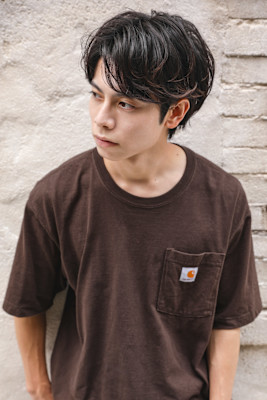 スーツ短髪ツーブロック束感モテる黒髪シークレットパーマ流行