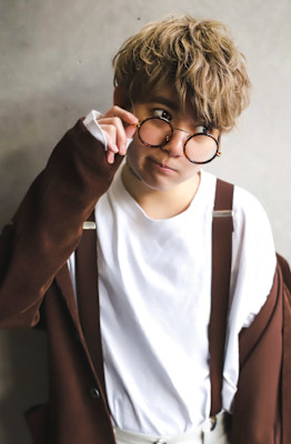 スーツ短髪ツーブロック束感モテる黒髪シークレットパーマ流行