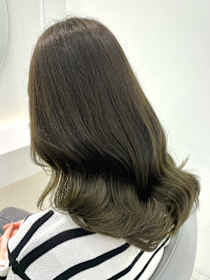 オリーブグレージュ